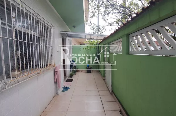 Sobrado 3 quartos 1suite, garagem individual, quintal Parque São Vicente, São Vicente