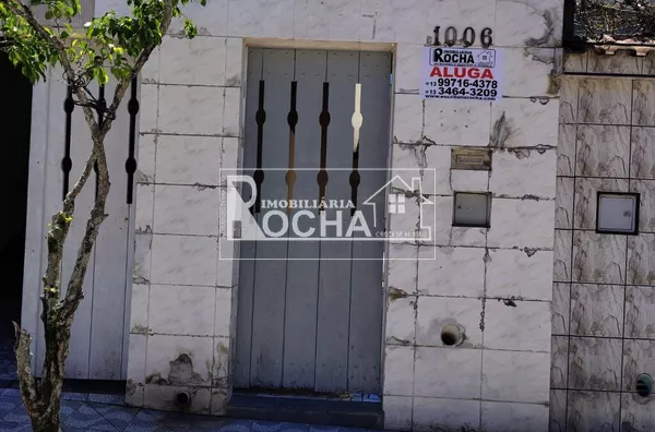 Casa quarto, cozinha, banheiro varanda.