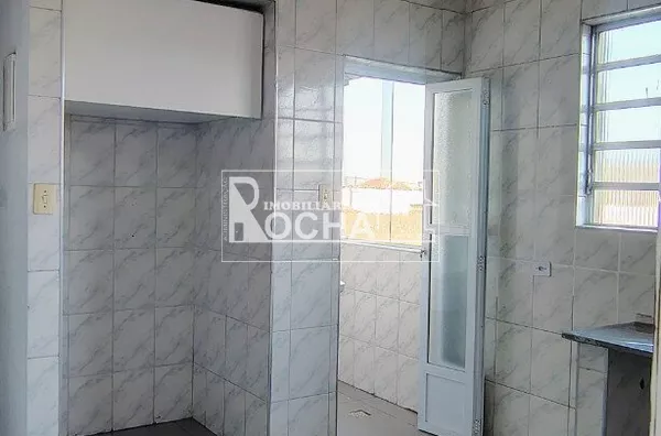 2 quartos, sala, cozinha, banheiro, garagem, area de serviço 