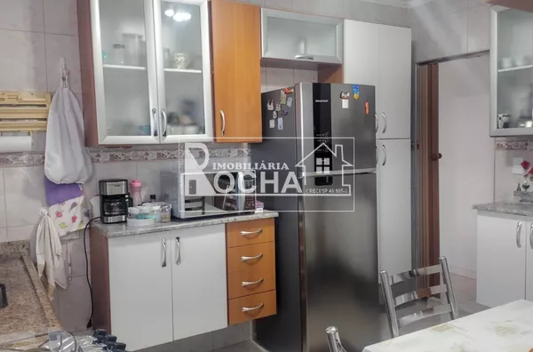 2.Quartos, sala, cozinha, banheiro, vaga de Garagem, árae de serviço.