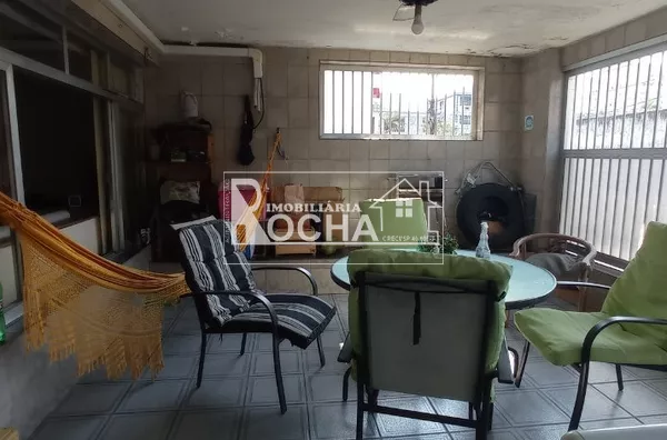 Vende Casa 3 quartos,  (1.suíte) sala, cozinha, banheiro, garagem 