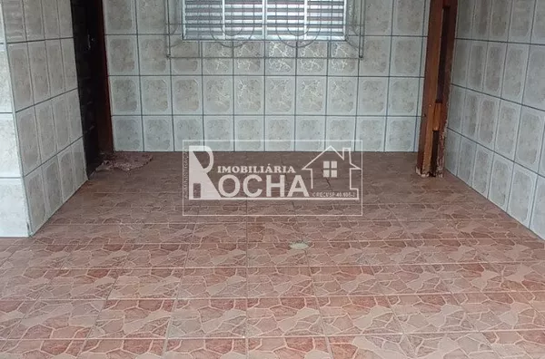 CASA, 2 QUARTOS, SALA, COZINHA, BANHEIRO, GARAGEM, QUINTAL.