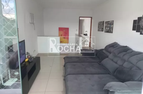 Venda entrada independente, 2 dormitórios, Gar. Cidade Naútica, São Vicente