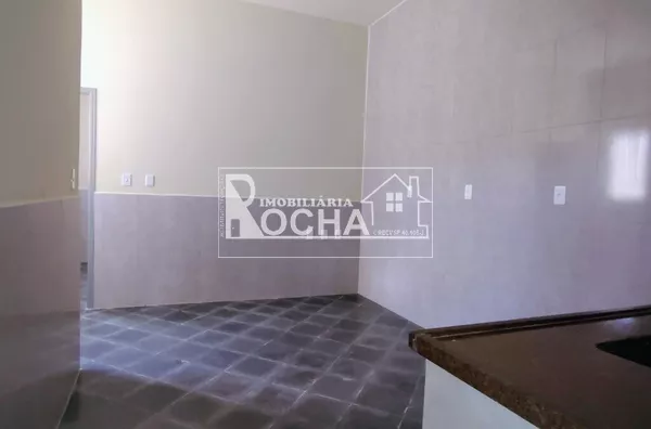 Casa quarto, cozinha, banheiro varanda.