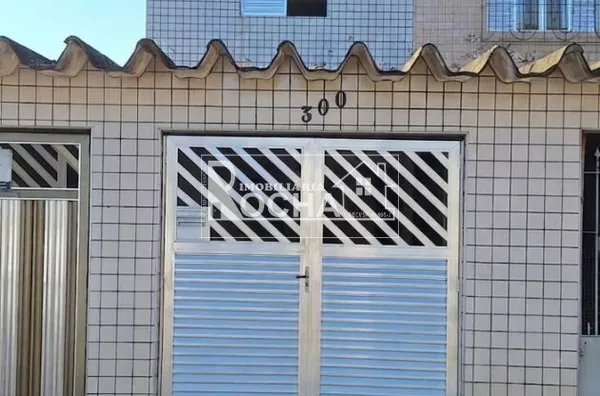3quartos,  (suíte,) sala, cozinha, banheiro, garagem, área de serviço