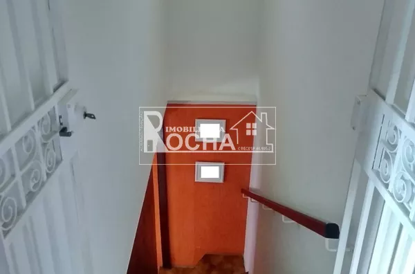 3. Quartos, (1.suíte), Sala 2 ambientes, cozinha/copa, Banheiros, lavanderia, varanda garagem ampla, fundos grande, lavandeira.  Edícula:  Entrada, Luz e agua/esgoto independente  1 Quarto, sala Cozinha, Banheiro, e quintal. - Foto 8