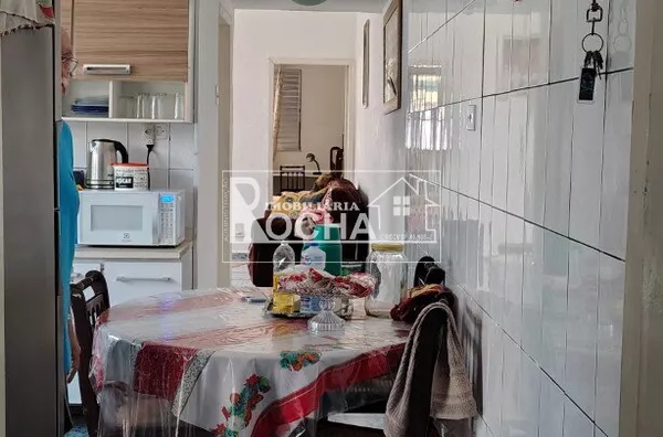 2Quartos, 1suite, sala, cozinha, baheiro, 2garagem, mais edicula nos fundos. - Foto 17