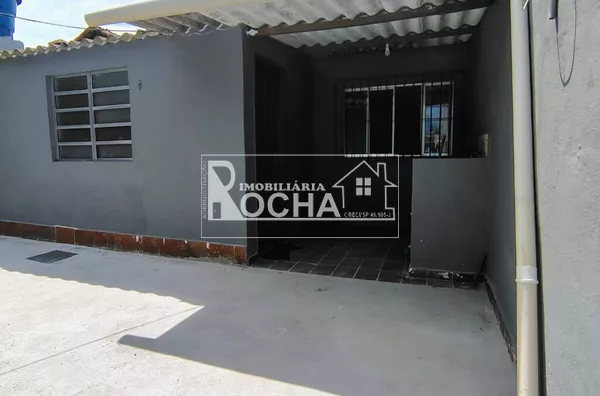 2 quartos, sala, cozinha, banheiro, sem garagem