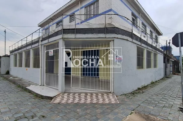 Loja com 80m² + cozinha, vestiario, salas, despensa, banheiros