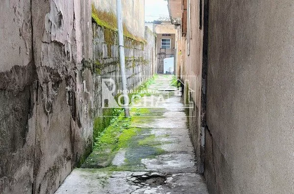 3 quartos, sala, cozinha, banheiro, garagem, área de serviço, casa edicula.