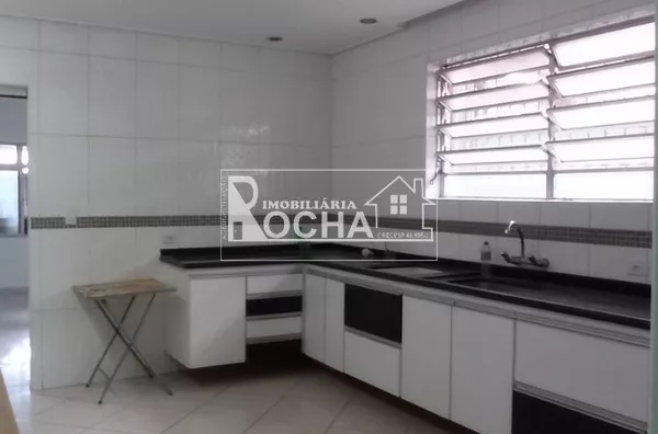 2 quartos, sala, cozinha e banheiro com edícula