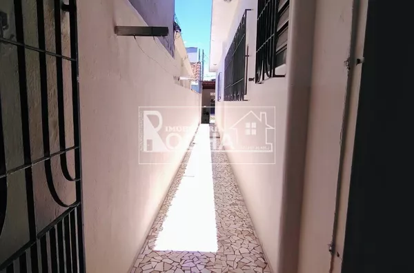 Casa quarto, cozinha, banheiro varanda.