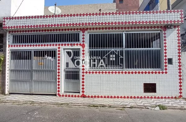 Vende Casa 3 quartos,  (1.suíte) sala, cozinha, banheiro, garagem 