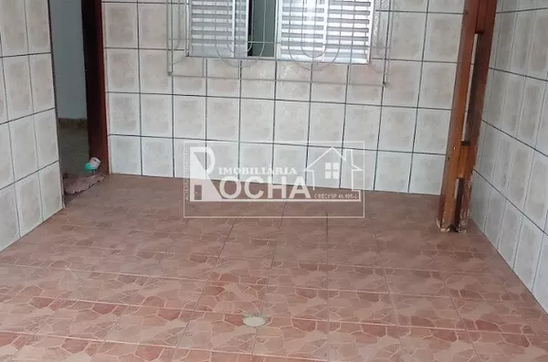 CASA, 2 QUARTOS, SALA, COZINHA, BANHEIRO, GARAGEM, QUINTAL.