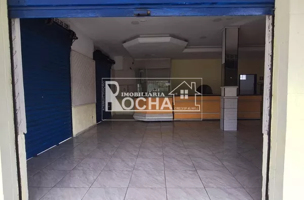 Loja com 80m² + cozinha, vestiario, salas, despensa, banheiros