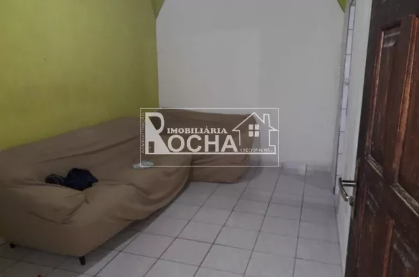 CASA EM TERRENO 10 X 30, TIPO EDICULA, 3.QUARTOS, 