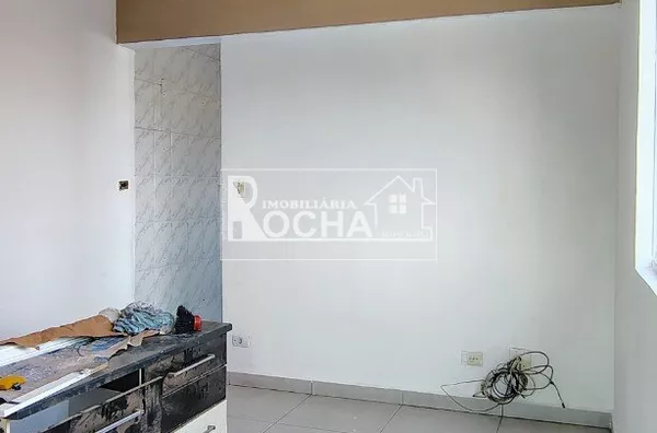 2 quartos, sala, cozinha, banheiro, garagem, area de serviço 