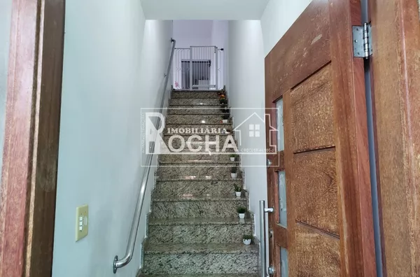 Casa sobreposta alta venda, 2quartos + dependencias  Parque São Vicente, São Vicente