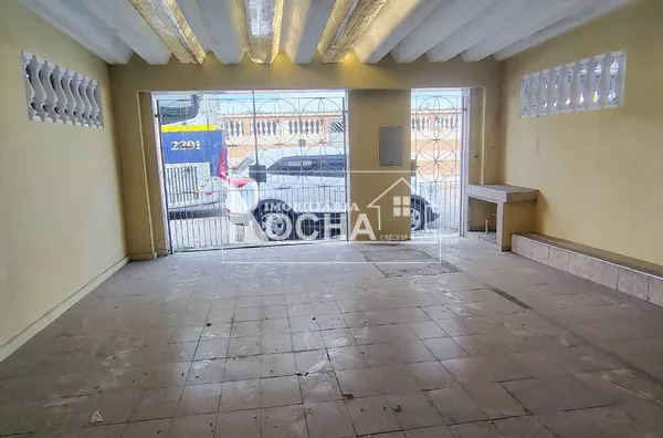 3.quartos, suíte, sala, cozinha, banheiro, garagem; edícula: quarto, sala, cozinha, banheiro, quintal, area de serviços individuais 