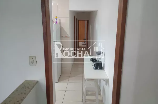 Venda entrada independente, 2 dormitórios, Gar. Cidade Naútica, São Vicente