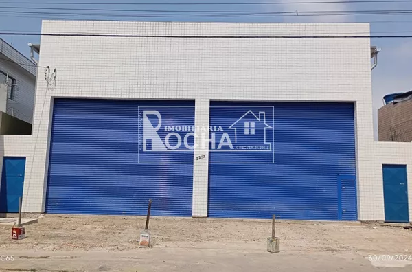 Galpão  com 425 m², mezanino com 82 m², pé direito de 7 m², 02 Vestiários, 02 banheiros, 01 banheiro especial/adaptado.