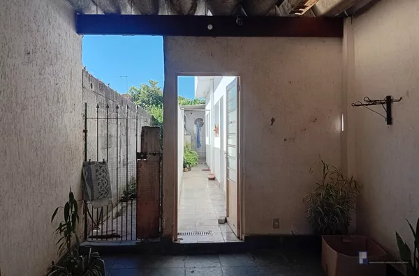 Casa Térrea para aluguel em Vila Costa, Suzano: imóvel residencial ou comercial com 2 dormitórios, sala, Cozinha,  vaga de garagem e 80 m² de área.