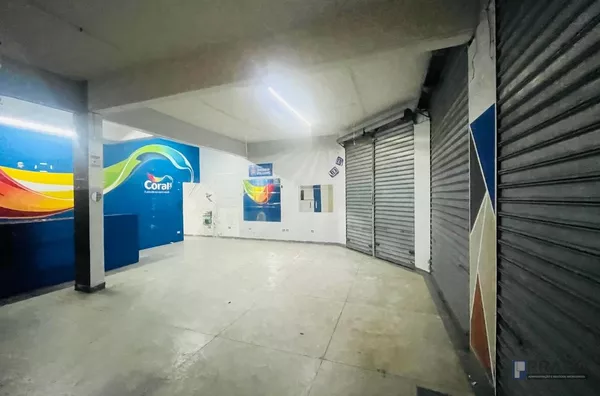 Locação Salão de esquina com Rua Baruel em Suzano-SP - 155m2 - 3 banheiros. Ótima localização, Segue mais informações abaixo na descrição: 