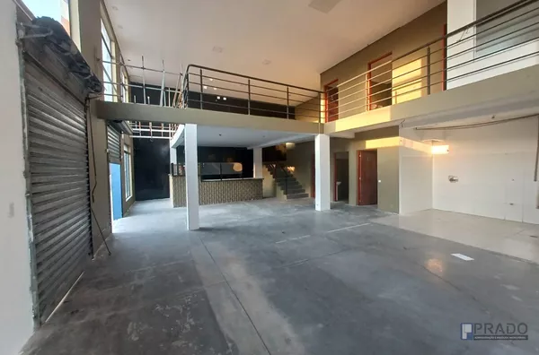 Salão para Aluguel, esquina da Nove de Julho (antigo VELOZ) com mezanino - Jardim Santa Helena, Suzano