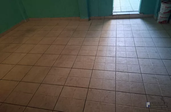 4dorms sendo uma suíte, sala e cozinha grande, área Gourmet com Churrasqueira, forno e banheiro, 2 Vagas cobertas portão automático  3.200,00  incluso IPTU, 10minutos a pé da estação de trem de Suzano CPTM.