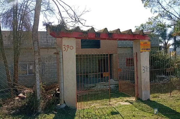 Ótima Chácara à Venda no Clube Dos Oficiais em Suzano, com  1.234,17 m², Area Gourmet Grande e Piscina, mais detalhes na descrição abaixo: