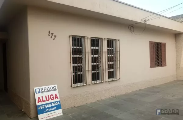 2dorms, 2 salas grandes, cozinha, com quintal grande, vaga 2 carros,  Edícula cozinha, quarto e banheiro  5 Minutos da estação de trem de Suzano a pé,  Imovel Lado do Centro , Troco por Apto de maior valor em Suzano