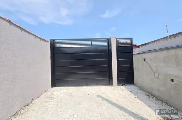 Villagio de 4 casas ( 55m cada) - 2 quartos( 1 suíte), sala, cozinha, banheiro,     1 vaga - quintal, imovel novo.