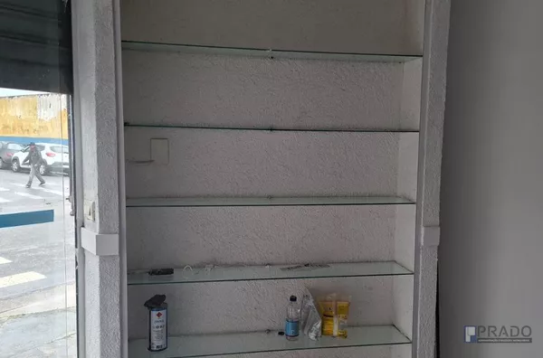 Locação Salão de Esquina na Av: Brasília em Suzano Próximo ao Supermercado Nagumo, 60m2: 10 de Frente por 6 de Fundos, Recepção, Escritório, 1 Sala e um WC, pode aproveitar Fachada;  R$ 2.200,00 + IPTU. - Foto 11
