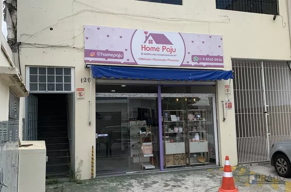 Salão comercial localizado no centro