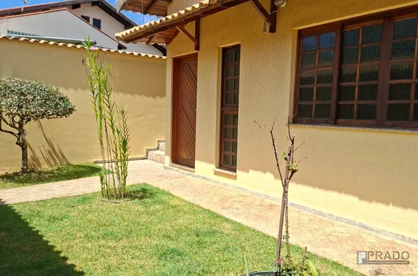Belíssima CASA para COMPRAR, em um dos melhores bairros de SUZANO