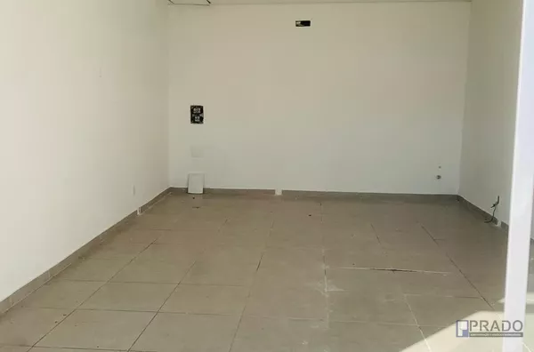 Loja para aluguel, no espaço comercial do posto, Vila Urupês, Suzano