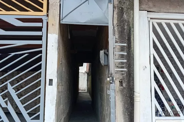 Venda de Casa no Miguel Badra em Suzano - SP, Terreno 5x25, 170m² de construção e terreno no fundo 8x5 vago, 5 dorms, segue mais informações detalhada na descrição abaixo.