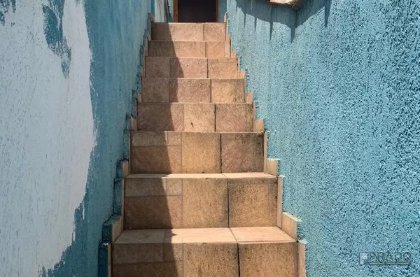 ESCADA DE ACESSO AO IMOVEL