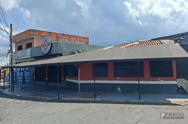 Venda de Imóvel de esquina no Colorado em Suzano - 184m² Terreno, de Construção 215m², Com 2 Salões comerciais e uma casa, Aceita Permuta, Segue mais detalhes na descrição abaixo: