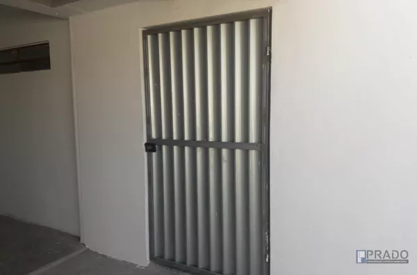 CASA 1DORM, SALA, COZINHA E BANHEIRO PISO E AZULEJOS NOVOS, QUINTAL, CASA VAI SER ENTREGUE COM PINTURA FEITA, 2VAGAS COBERTA, IMOVEL NA RUA DA SANTA CASA E PRÓXIMO ESTRADA DO UNA.