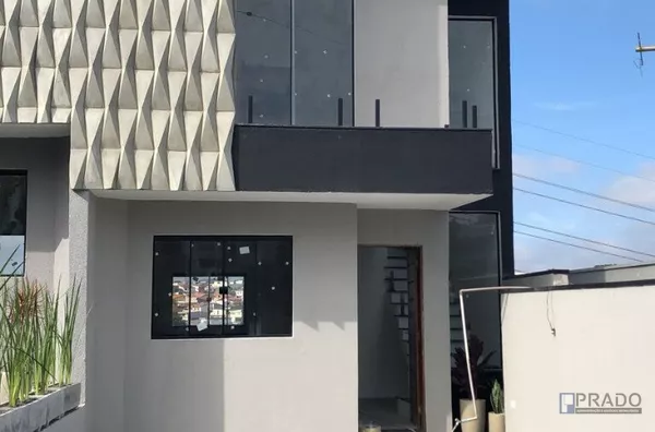  Sobrado Vila Lavinia - LINDO NOVO - FASE DE ACABAMENTO*  Área construída 100m.  terreno 5x36   3 dorms (1 suítes)piso laminado em toda área superior, sala e cozinha ( conceito aberto), lavabo, lavanderia coberta, quintal enorme com paisagismo ( espaço pa