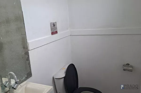 Locação Salão de Esquina na Av: Brasília em Suzano Próximo ao Supermercado Nagumo, 60m2: 10 de Frente por 6 de Fundos, Recepção, Escritório, 1 Sala e um WC, pode aproveitar Fachada;  R$ 2.200,00 + IPTU. - Foto 13