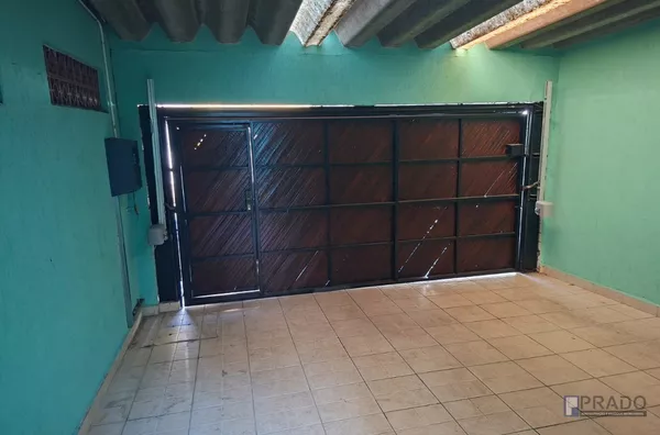 4dorms sendo uma suíte, sala e cozinha grande, área Gourmet com Churrasqueira, forno e banheiro, 2 Vagas cobertas portão automático  3.200,00  incluso IPTU, 10minutos a pé da estação de trem de Suzano CPTM.