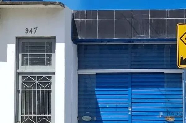 Locação Sala comercial esquina com Rua Baruel em Suzano-SP - 27m2 - 1 banheiro. Ótima localização, Segue mais informações abaixo na descrição:
