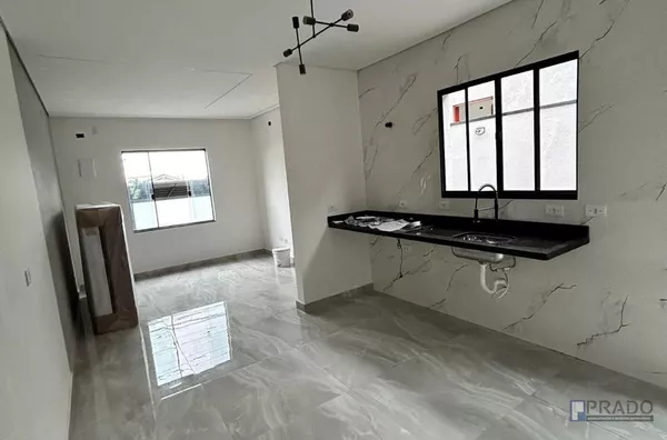 Casa Térrea  Residencial Mirage, 2dorms (1 suítes)piso porcelanato polido ( sala, cozinha), piso laminado nos quartos,  lavabo, lavanderia coberta, quintal, churrasqueira Gourmet, 2 vagas.