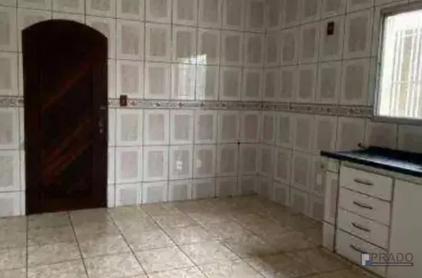 Sobrado à Venda no Parque Suzano, em frente ao Shopping Suzano - SP de 3 dorms sendo uma suíte com Varanda, segue mais informações abaixo na descrição: