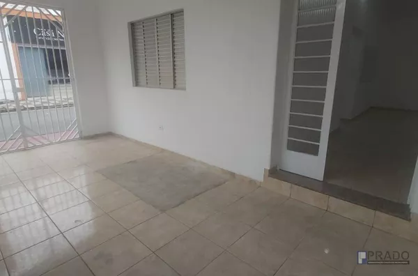 Casa Térrea para Locação ao lado Esfiharia ABI com 2dorms, Sala, Cozinha, Banheiro, 1 Vaga de Garagem, 110m2 de Construção, agende sua Visita ainda Hoje. 