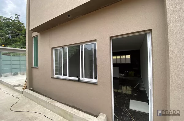 Sobrado de 86m² com 3 dorms, 1 suíte em Poá