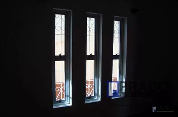 CASA COM 4 DORMITÓRIOS,SENDO 1 SUITE, 2 SALAS, COZINHA AMPLA, 3 WCS, ÁREA DE SERVIÇO, CHURRASQUEIRA, QUINTAL GARAGEM COBERTA - R$ 800 mil, Cod: 1603