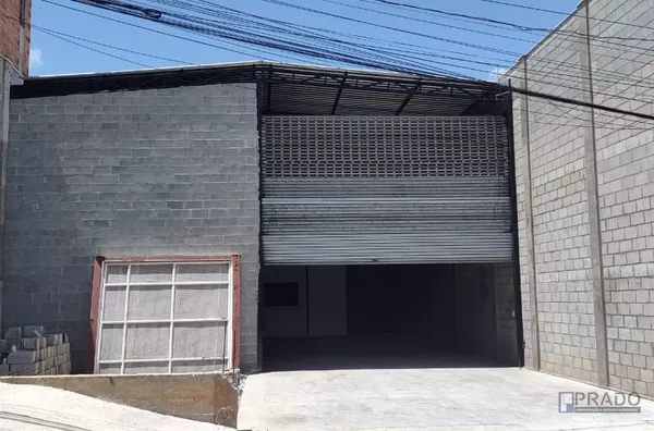 Galpão à Venda no Jardim Santa Inês próximo à Kimberly Clark com Área Construída de 241,82m²,  Sendo Galpão: 210m²  e  Mezanino 31,82m²